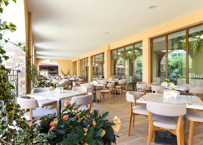 Hotel Festa Via Pontica 4*