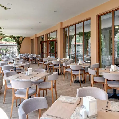 מלון Festa Via Pontica פומורי